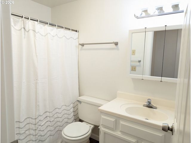 2008 Ne 155TH St, Vancouver, WA 98686