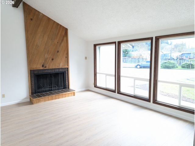 2008 Ne 155TH St, Vancouver, WA 98686