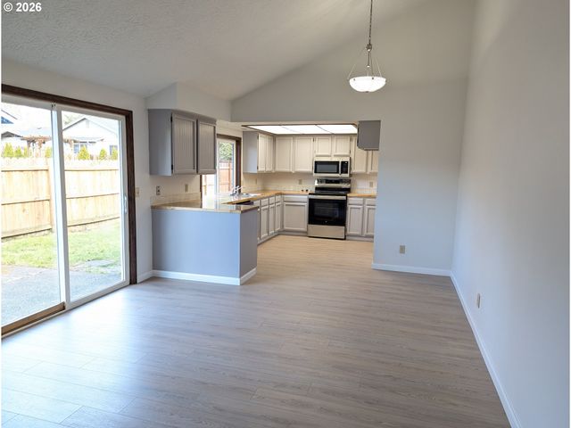 2008 Ne 155TH St, Vancouver, WA 98686