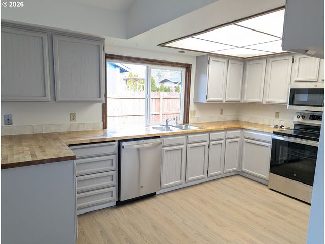 2008 Ne 155TH St, Vancouver, WA 98686