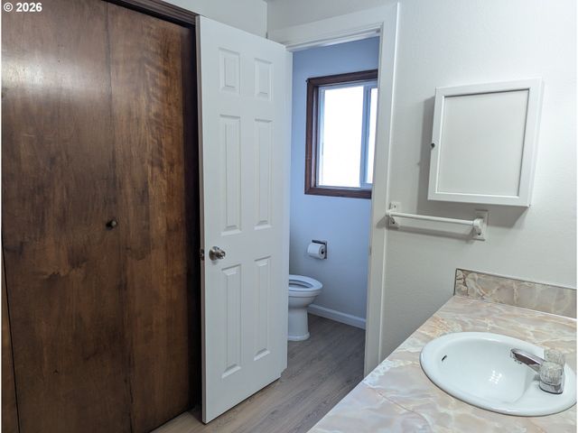 2008 Ne 155TH St, Vancouver, WA 98686