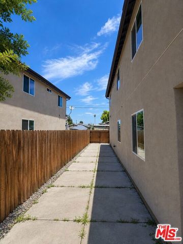 227 E 103rd Street, Los Angeles, CA 90003