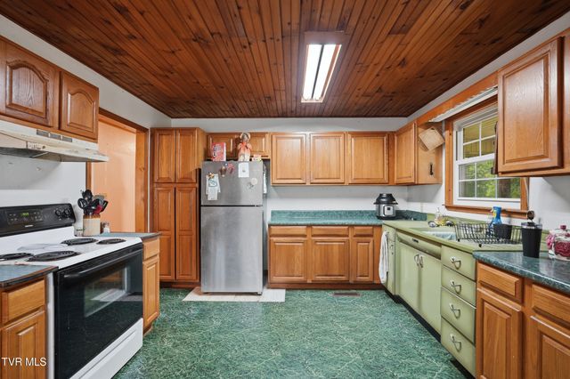 3081 Ervintown Road, Castlewood, VA 24224