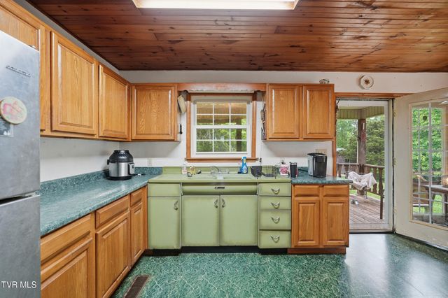 3081 Ervintown Road, Castlewood, VA 24224