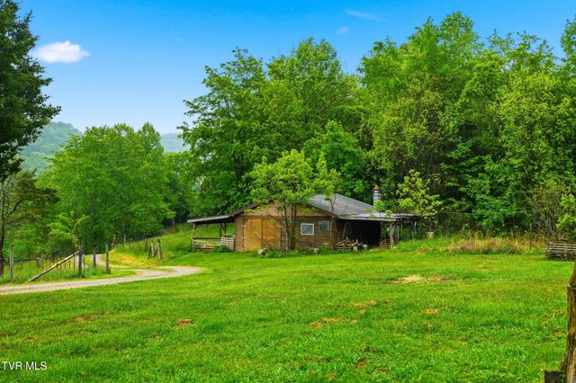 3081 Ervintown Road, Castlewood, VA 24224