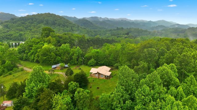 3081 Ervintown Road, Castlewood, VA 24224