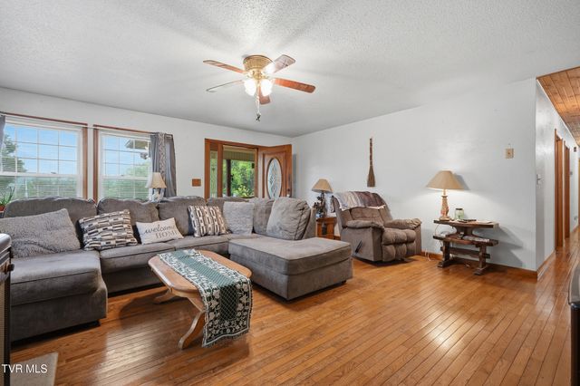 3081 Ervintown Road, Castlewood, VA 24224