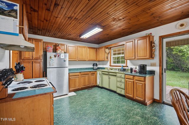 3081 Ervintown Road, Castlewood, VA 24224