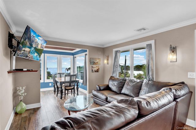 998 Pacific Street, Lindenhurst, NY 11757