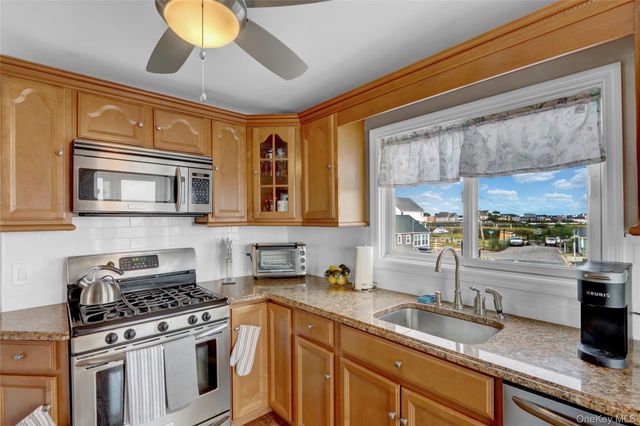 998 Pacific Street, Lindenhurst, NY 11757