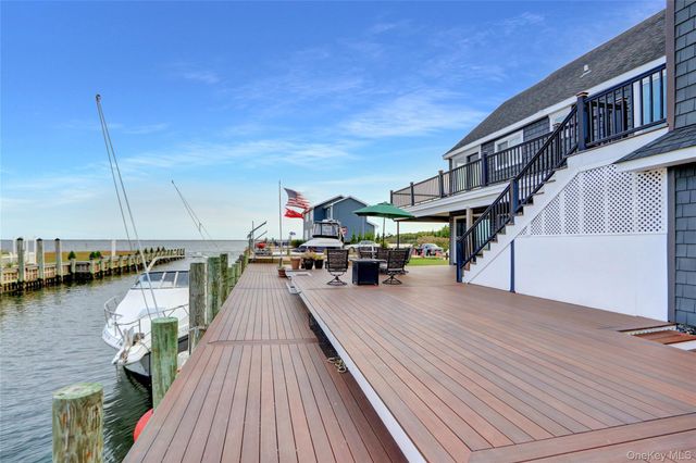 998 Pacific Street, Lindenhurst, NY 11757