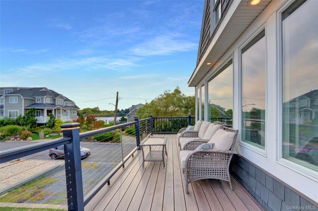 998 Pacific Street, Lindenhurst, NY 11757