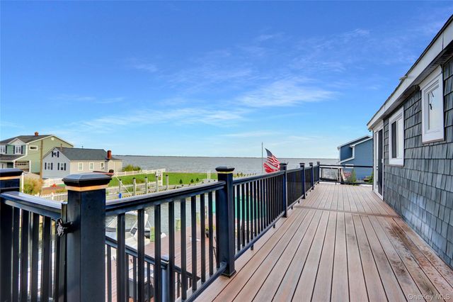 998 Pacific Street, Lindenhurst, NY 11757