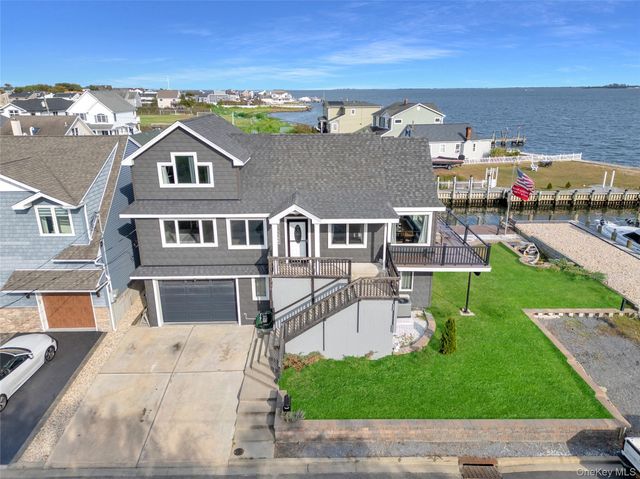 998 Pacific Street, Lindenhurst, NY 11757