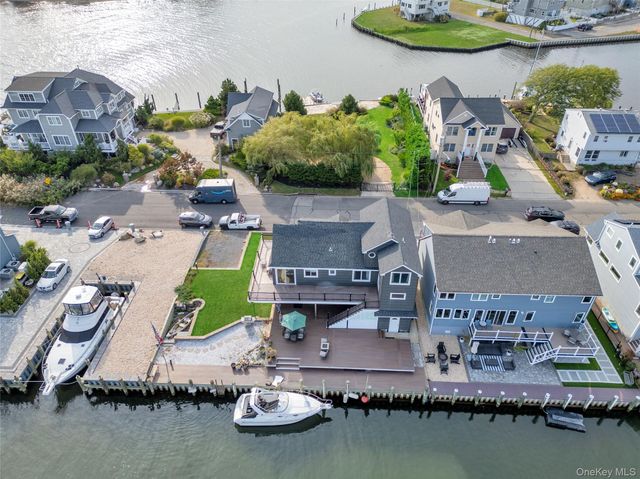 998 Pacific Street, Lindenhurst, NY 11757