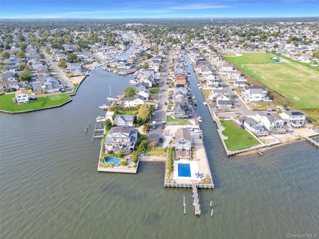 998 Pacific Street, Lindenhurst, NY 11757