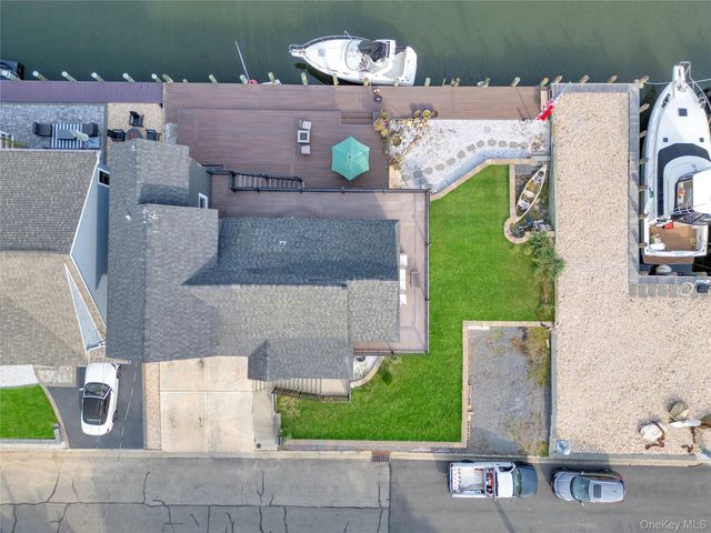 998 Pacific Street, Lindenhurst, NY 11757