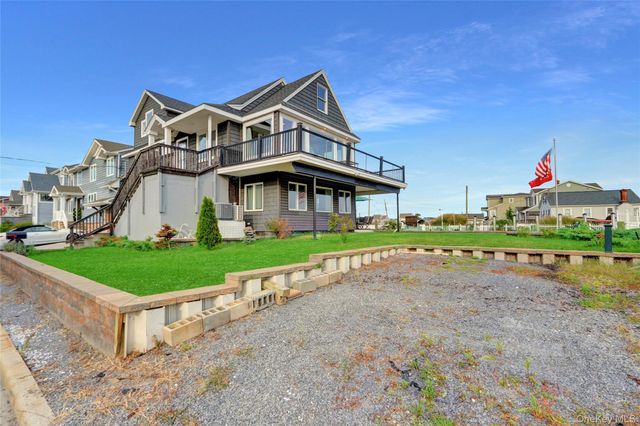 998 Pacific Street, Lindenhurst, NY 11757