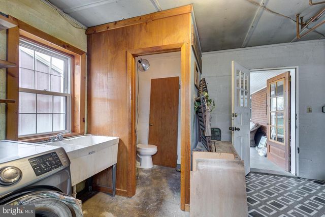 229 E HIGH ST, New Oxford, PA 17350