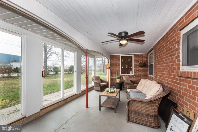 229 E HIGH ST, New Oxford, PA 17350