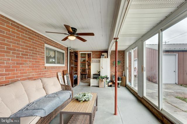 229 E HIGH ST, New Oxford, PA 17350