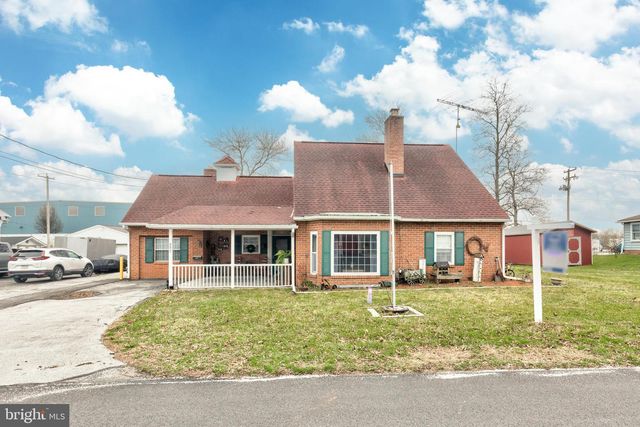 229 E HIGH ST, New Oxford, PA 17350