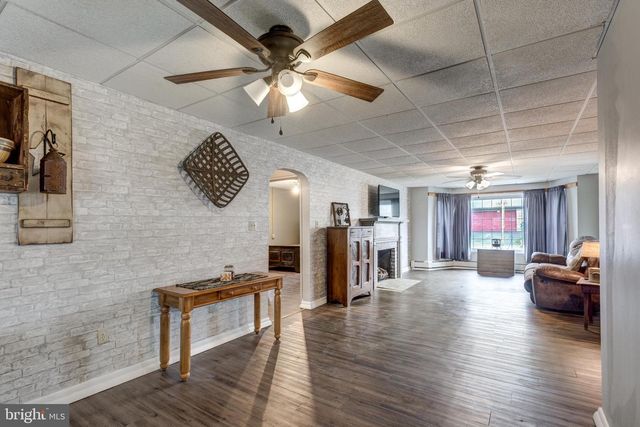 229 E HIGH ST, New Oxford, PA 17350