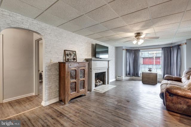 229 E HIGH ST, New Oxford, PA 17350