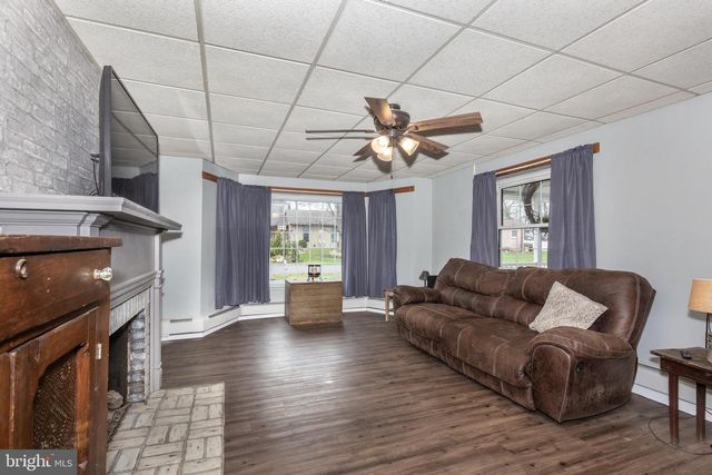 229 E HIGH ST, New Oxford, PA 17350