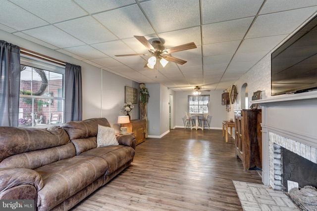 229 E HIGH ST, New Oxford, PA 17350