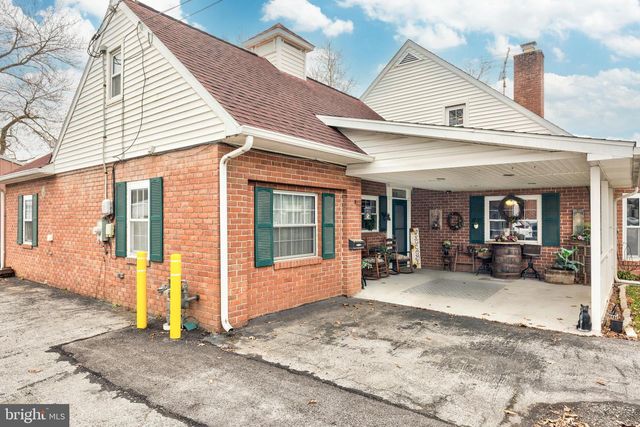 229 E HIGH ST, New Oxford, PA 17350