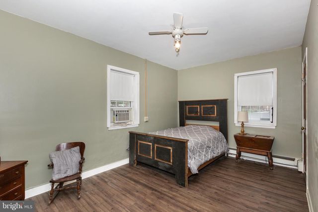 229 E HIGH ST, New Oxford, PA 17350