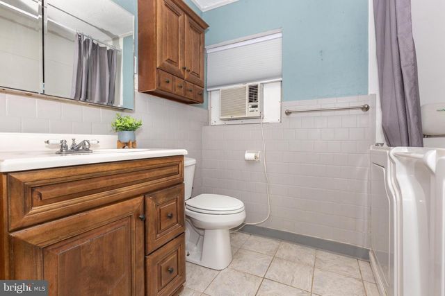 229 E HIGH ST, New Oxford, PA 17350