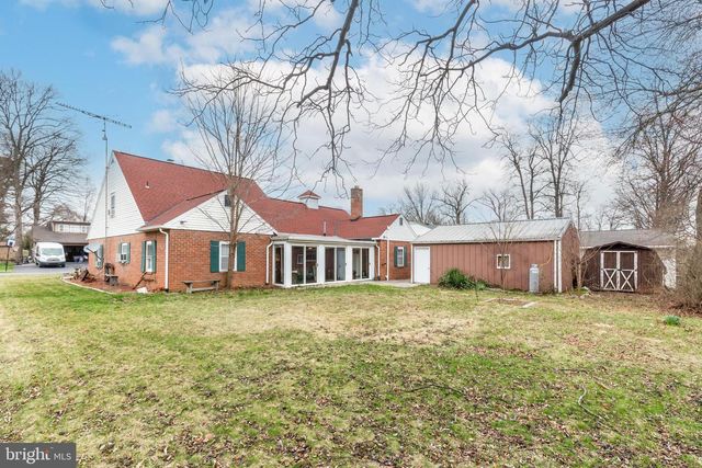 229 E HIGH ST, New Oxford, PA 17350