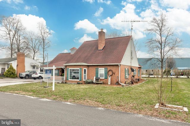 229 E HIGH ST, New Oxford, PA 17350