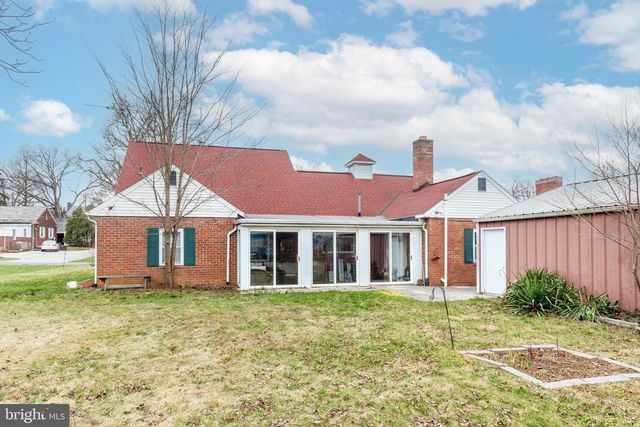 229 E HIGH ST, New Oxford, PA 17350