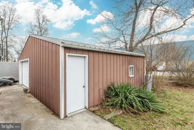 229 E HIGH ST, New Oxford, PA 17350