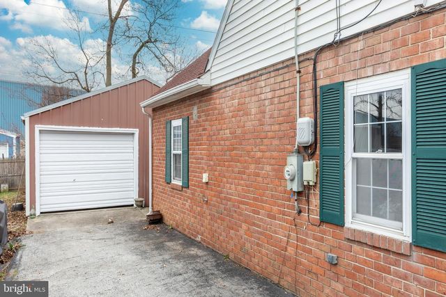 229 E HIGH ST, New Oxford, PA 17350