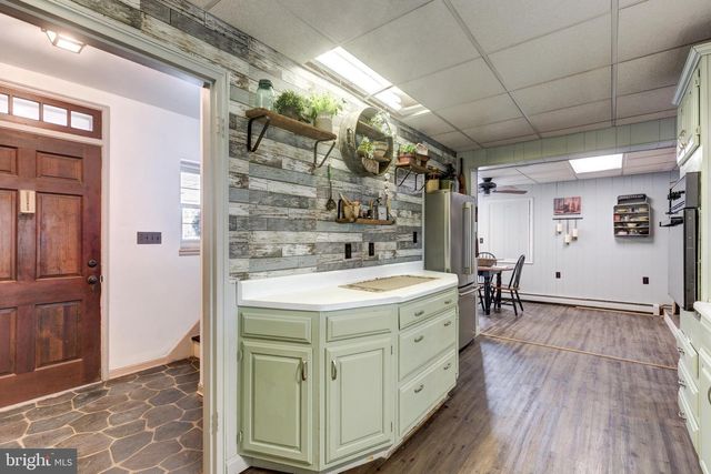 229 E HIGH ST, New Oxford, PA 17350