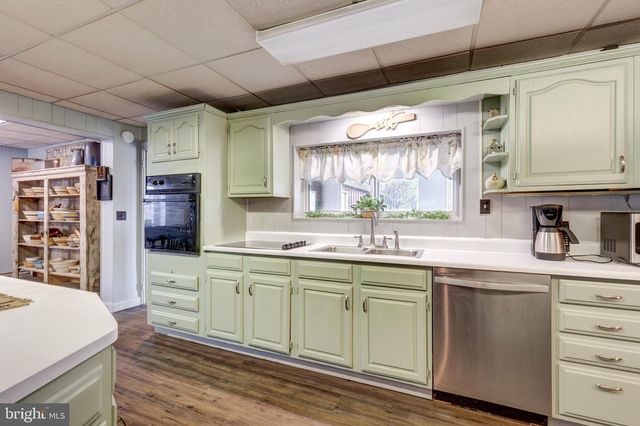 229 E HIGH ST, New Oxford, PA 17350