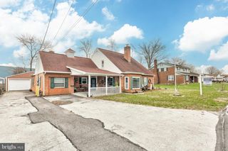 229 E HIGH ST, New Oxford, PA 17350