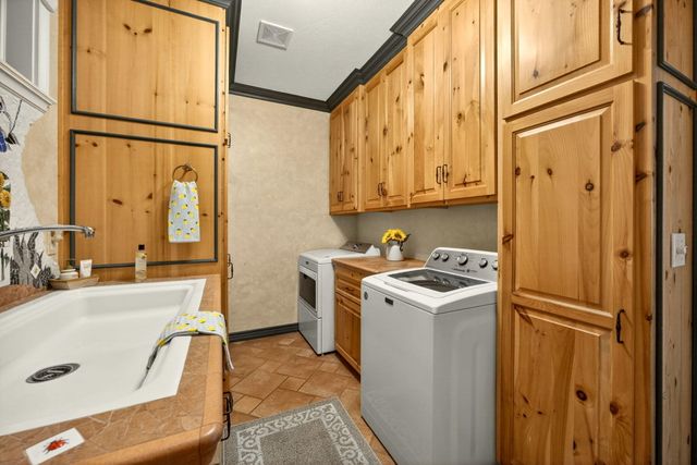 197 Whispering Drive, Grants Pass, OR 97527