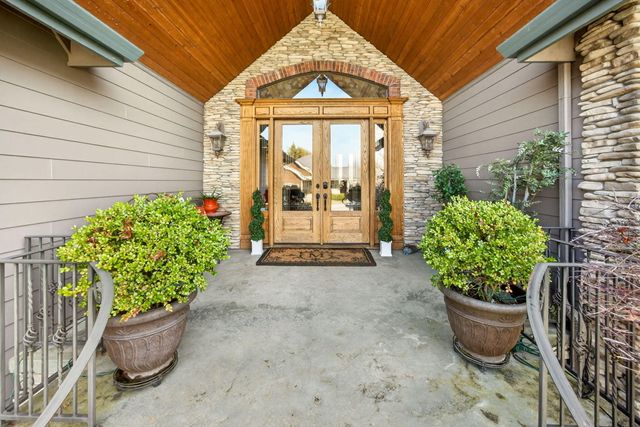 197 Whispering Drive, Grants Pass, OR 97527