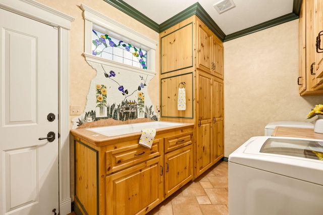 197 Whispering Drive, Grants Pass, OR 97527
