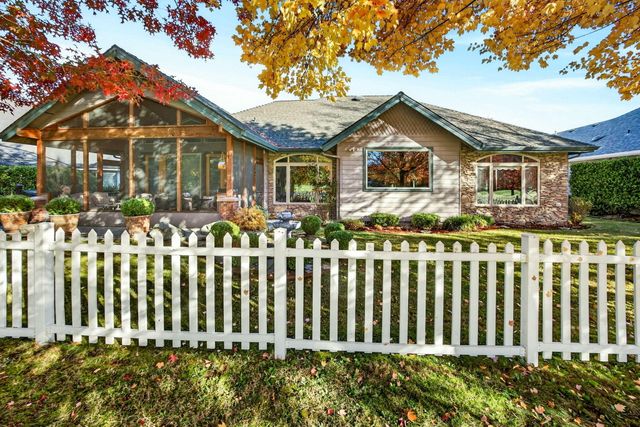 197 Whispering Drive, Grants Pass, OR 97527