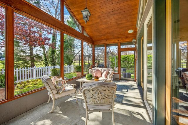 197 Whispering Drive, Grants Pass, OR 97527