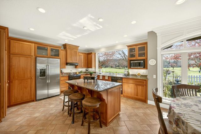 197 Whispering Drive, Grants Pass, OR 97527