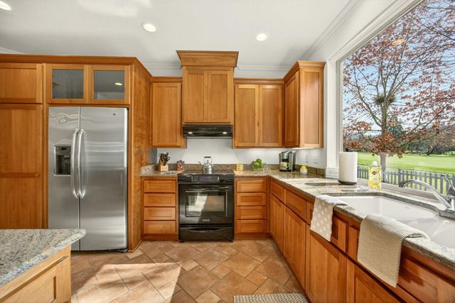 197 Whispering Drive, Grants Pass, OR 97527