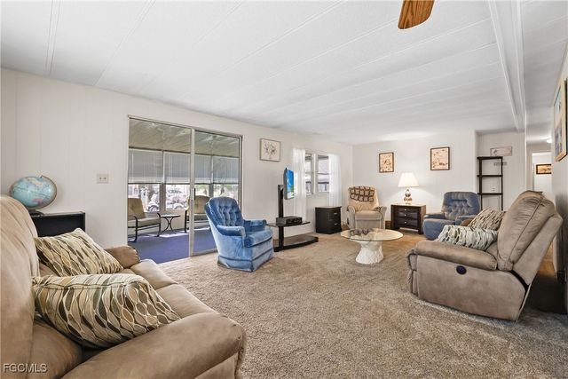 511 Pine Tree CT, North Fort Myers, FL 33917