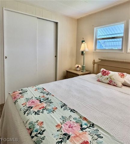 511 Pine Tree CT, North Fort Myers, FL 33917